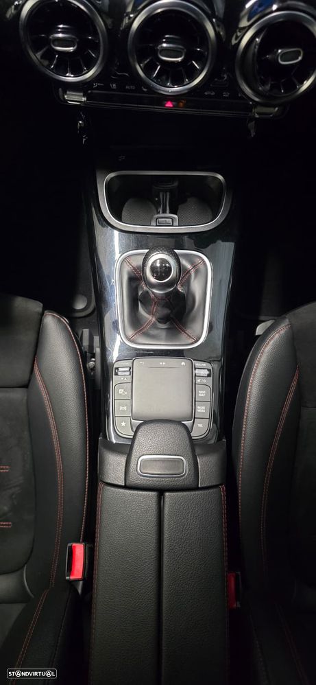 Mercedes-Benz A 180 d AMG Line - 26