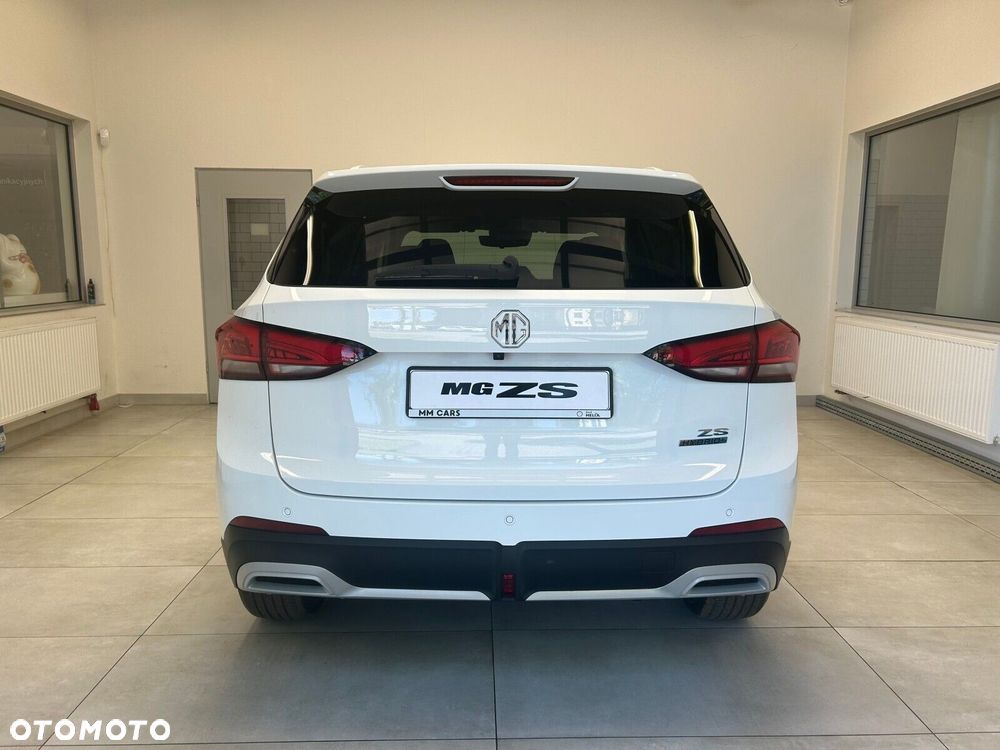MG ZS - 6