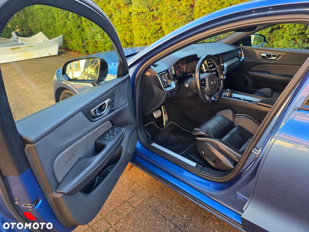 Volvo S60 T5 R-Design - 10