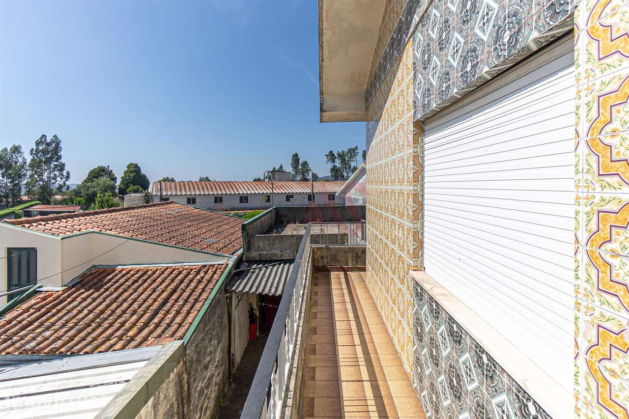 Moradia Bifamiliar T4 para Restauro em Alfena, Porto - Grande imagem: 5/23