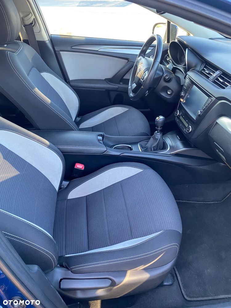 Toyota Avensis 2.0 D-4D Premium - 6