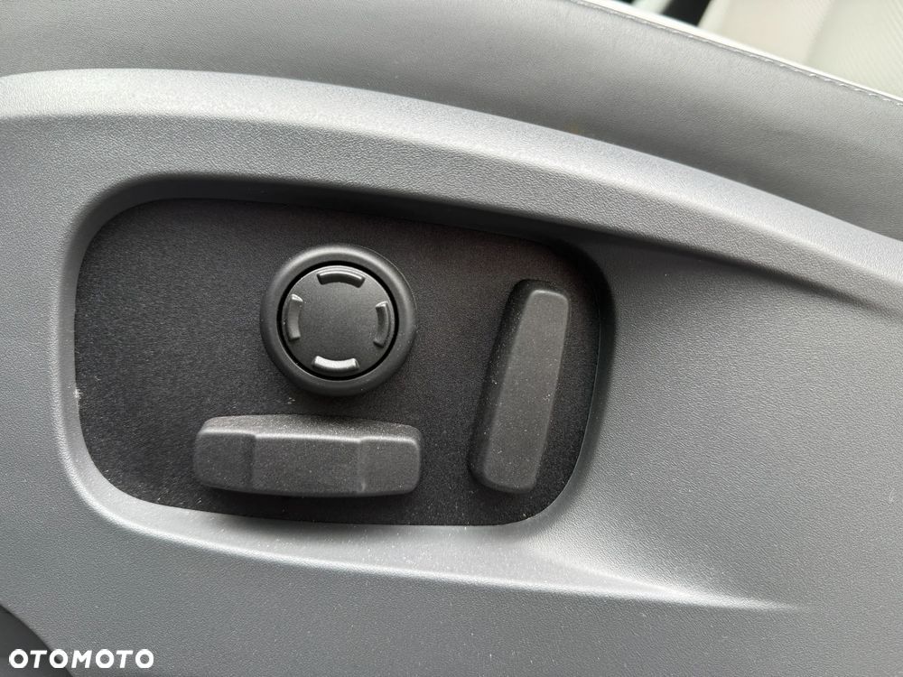 Land Rover Defender 90 D250 X-Dynamic SE - 13