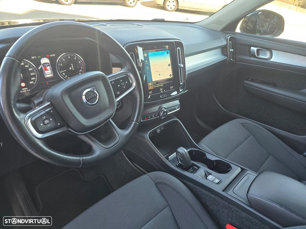 Volvo XC 40 1.5 T3 Momentum Geartronic - 12