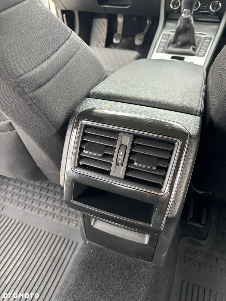 Skoda Superb 2.0 TDI SCR Ambition - 24