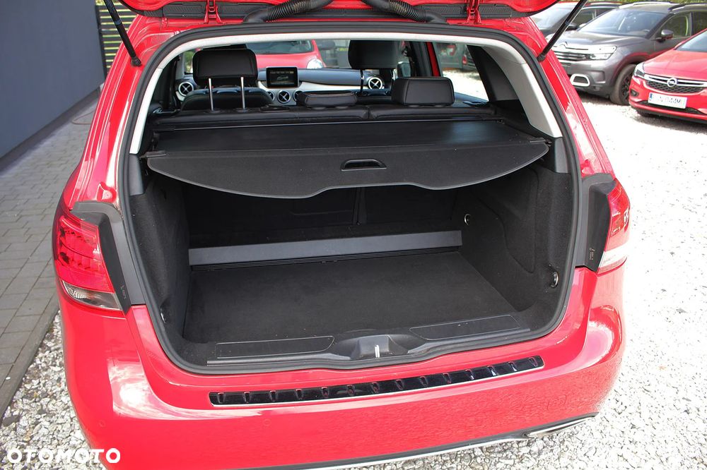 Mercedes-Benz Klasa B 180 UrbanStyle Edition - 23