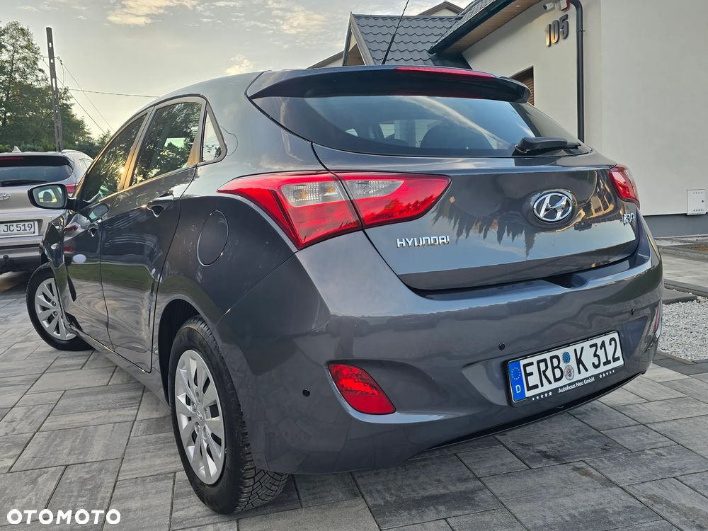 Hyundai i30 blue 1.4 Style - 10