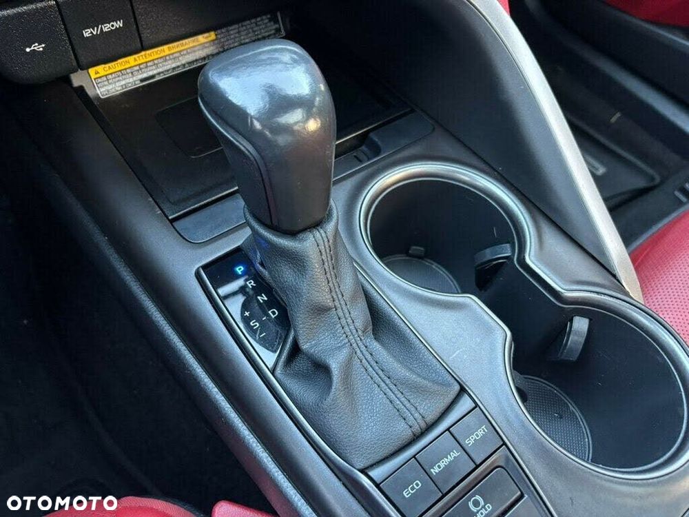 Toyota Camry 2.5 Hybrid Comfort CVT - 18