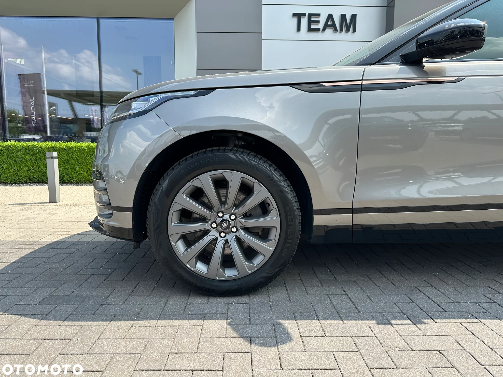 Land Rover Range Rover Velar 2.0 P250 R-Dynamic SE - 12