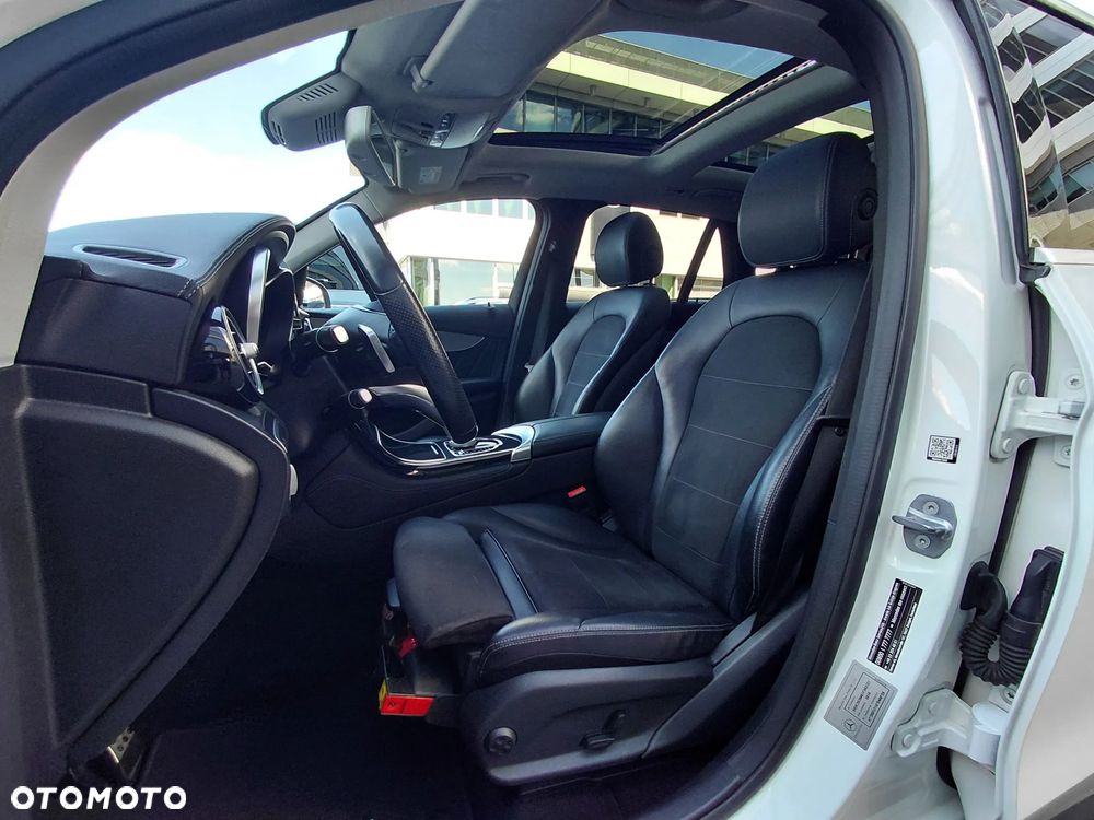 Mercedes-Benz GLC 250 4Matic 9G-TRONIC AMG Line - 22