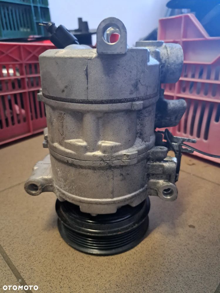 Kompresor Klimatyzacji Audi a4 b8 700510966 - 3