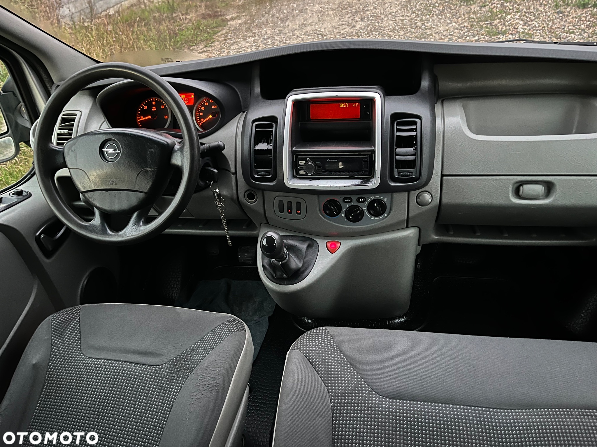 Opel Vivaro L2H1 2.9t - 9