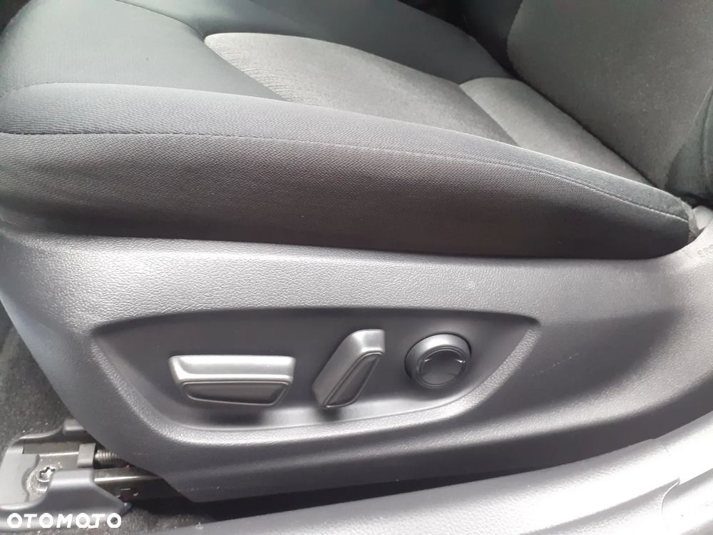 Toyota Camry - 23