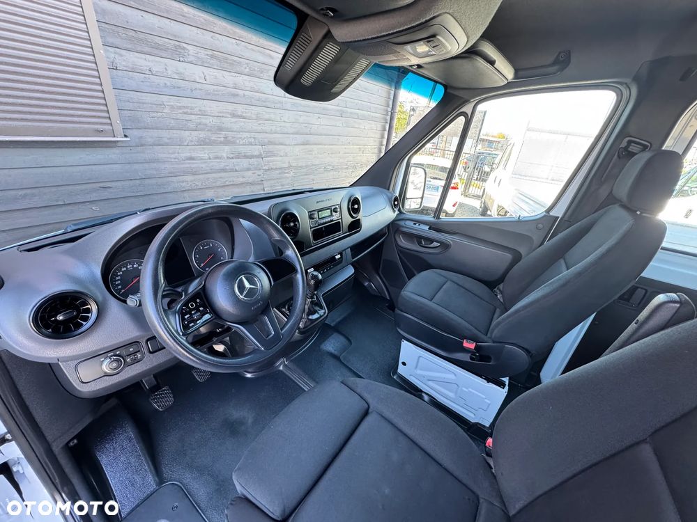 Mercedes-Benz Sprinter - 12