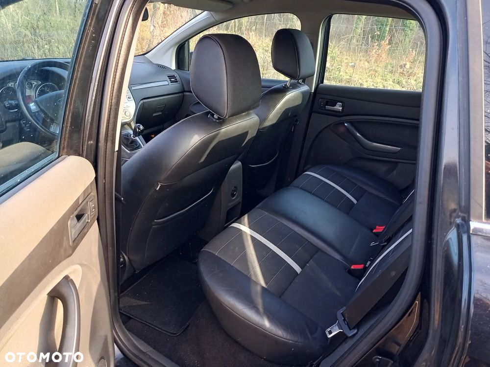 Ford Kuga 2.0 TDCi 2x4 Titanium - 30