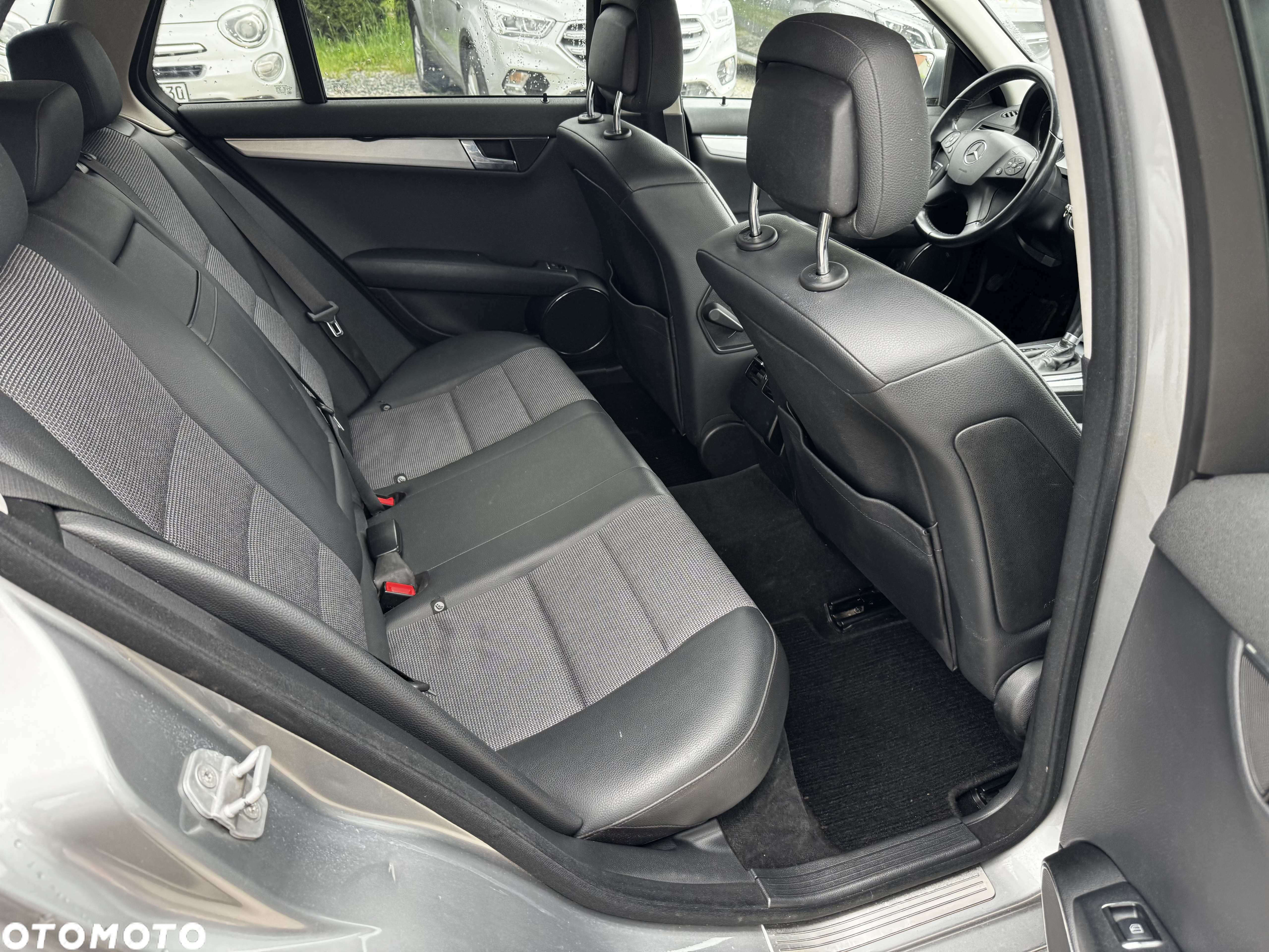 Mercedes-Benz Klasa C 250 CGI T Automatik BlueEFFICIENCY Avantgarde - 29