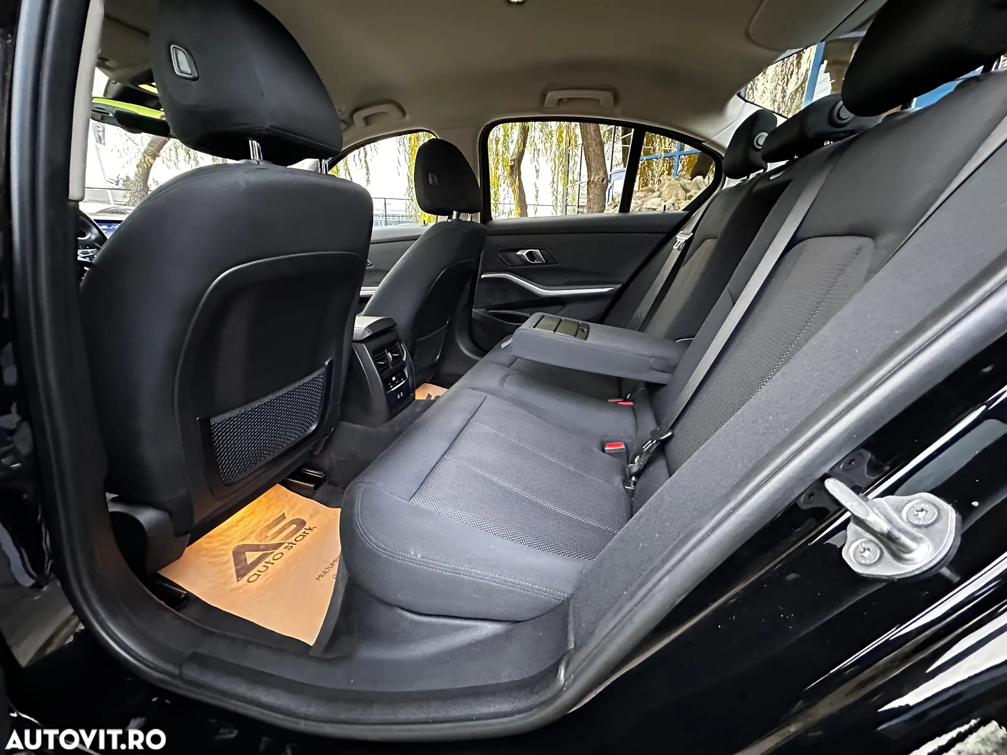 BMW Seria 3 318d Aut. - 18