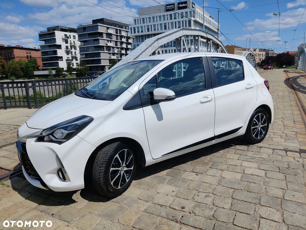 Toyota Yaris Hybrid 100 Premium EU6 - 1