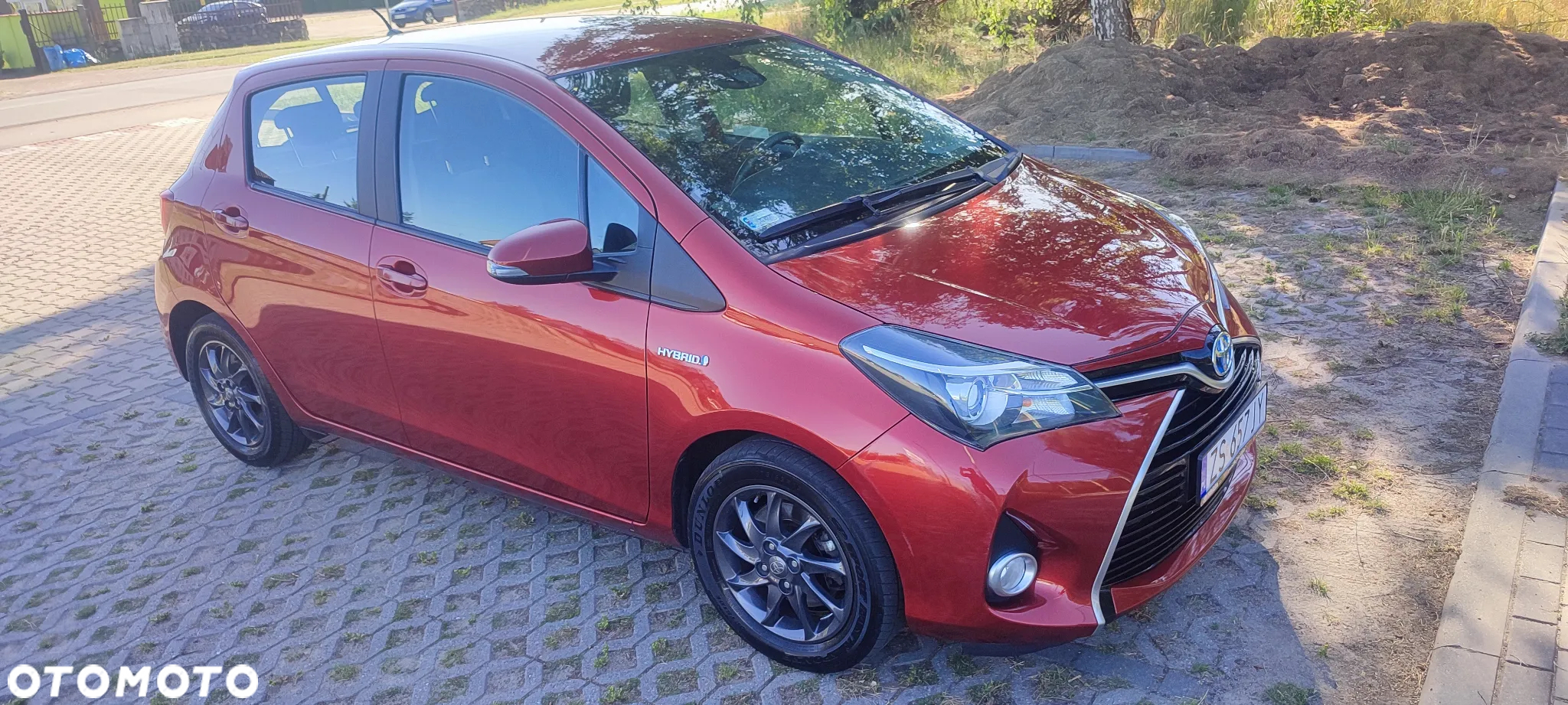Toyota Yaris Hybrid 100 Premium - 2