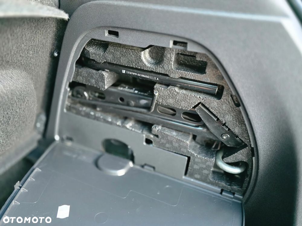 Opel Corsa 1.4 16V Satellite - 38