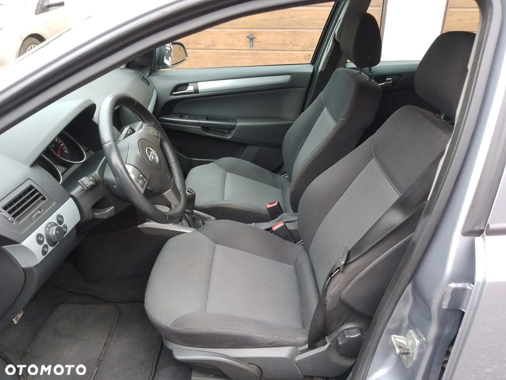 Opel Astra 1.6 Caravan - 10