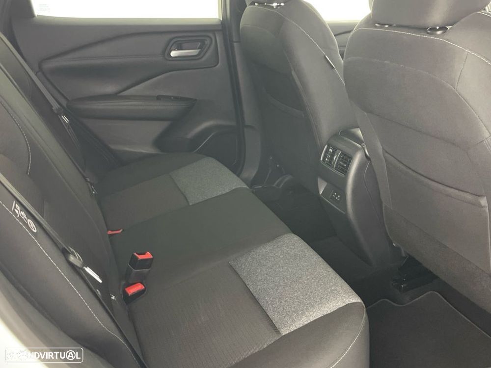 Nissan Qashqai 1.3 DIG-T N-Connecta - 23