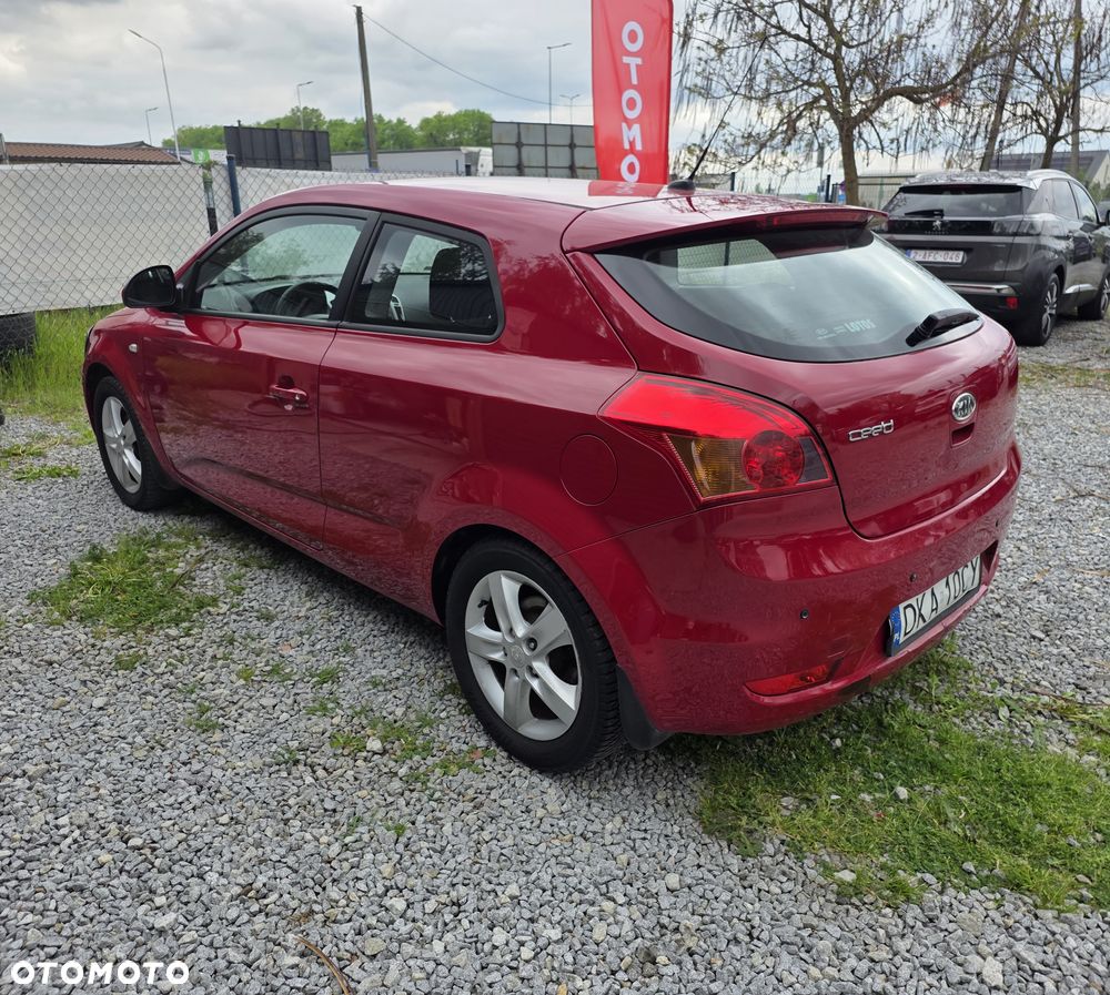 Kia Ceed - 8