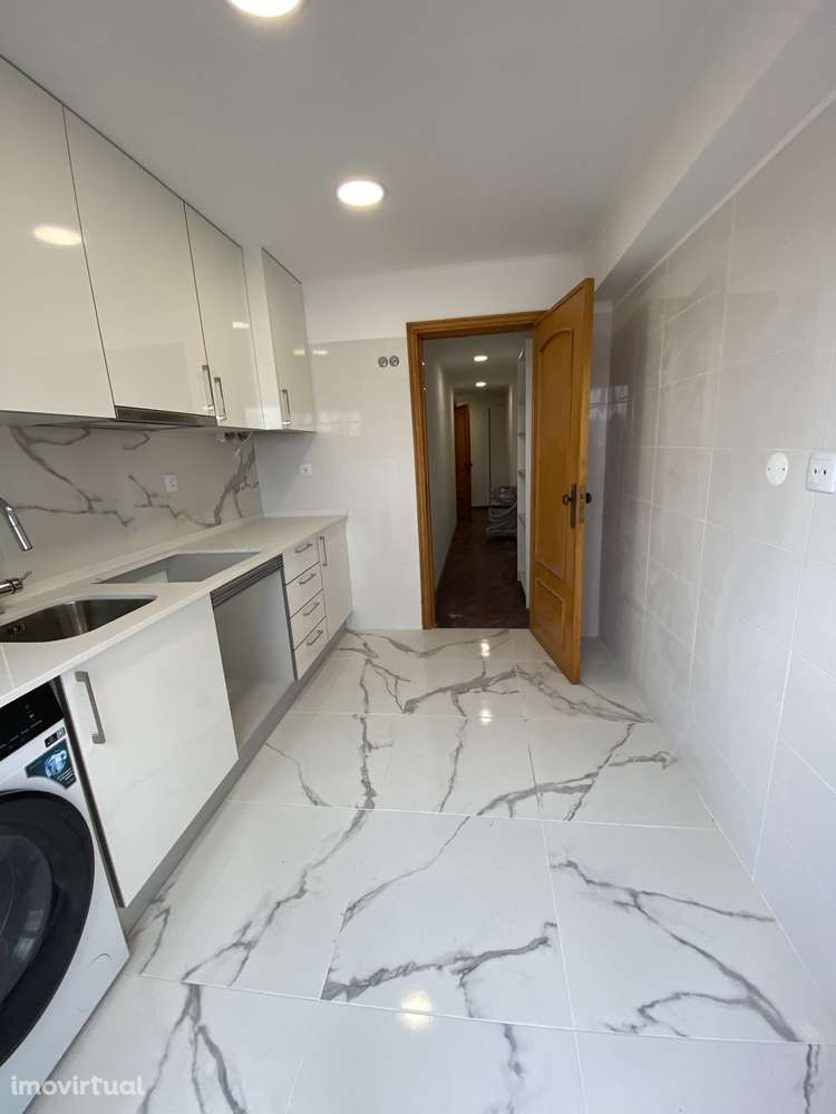 Lisboa. Arroios. Agradável apartamento T0 com 2 varandas. - Grande imagem: 5/17