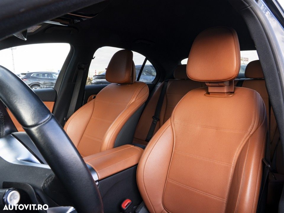 Mercedes-Benz C - 12