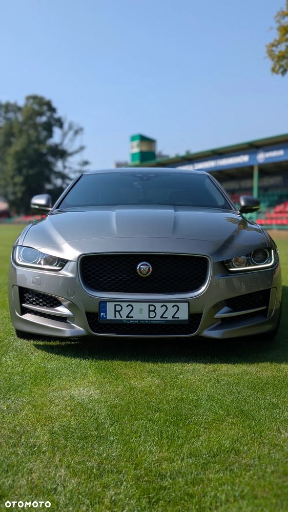 Jaguar XE 2.0 T R-Sport - 3