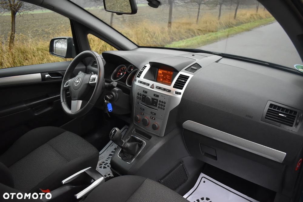 Opel Zafira 1.8 Sport - 26