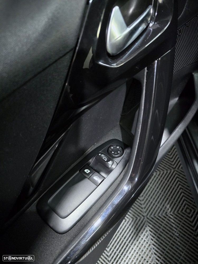 Peugeot 208 1.2 PureTech Active - 22