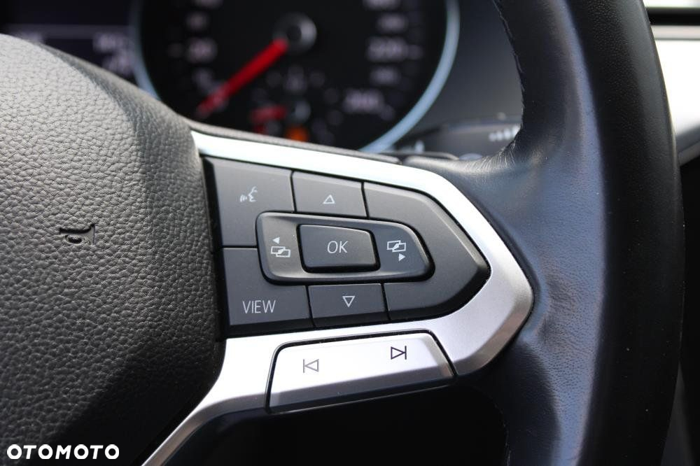 Volkswagen Passat - 13