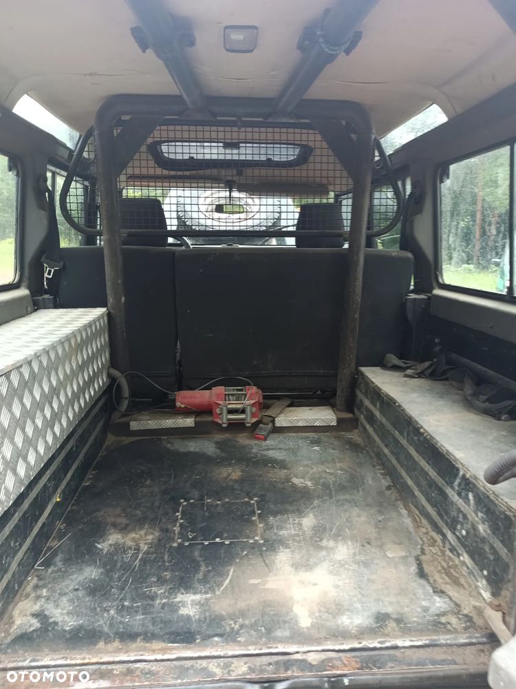 Land Rover Defender - 12