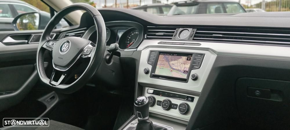 VW Passat 1.6 TDI Confortline - 23