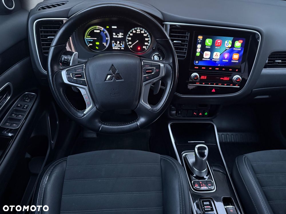 Mitsubishi Outlander - 12
