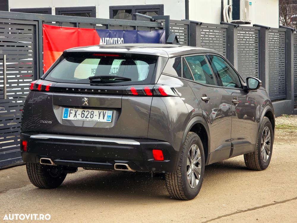 Peugeot 2008 PureTech 130 EAT8 GT - 4