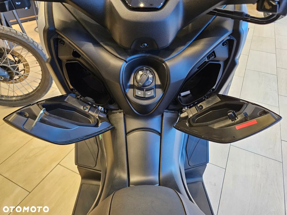 Yamaha X-max - 12
