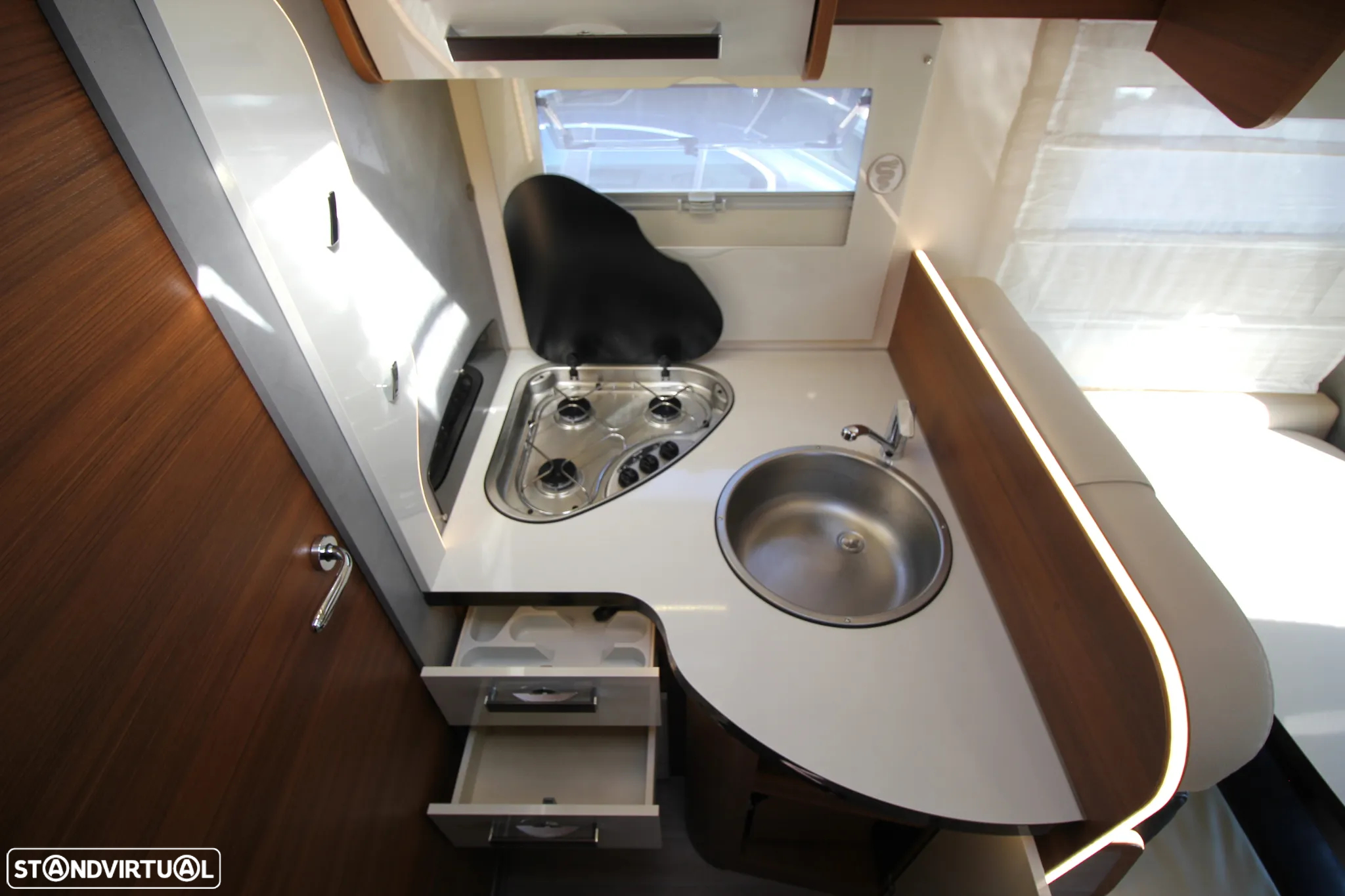 Elnagh Baron 579 *CAMA CENTRAL + BASCULANTE* - 13