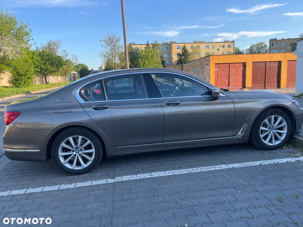 BMW Seria 7 740e iPerformance - 11