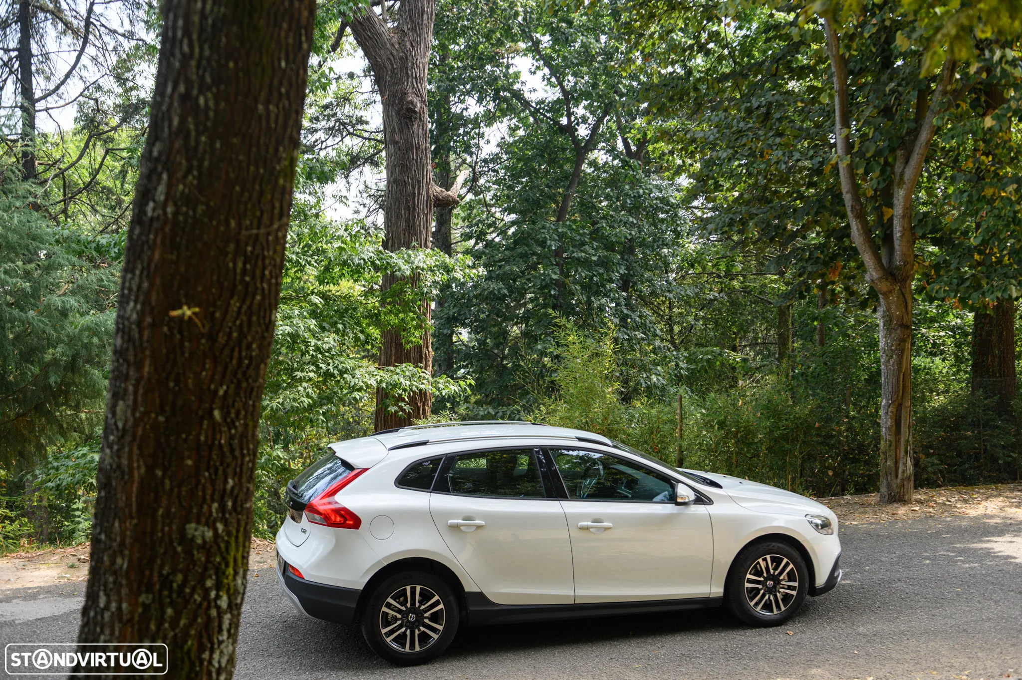 Volvo V40 Cross Country 2.0 D2 Summum - 4