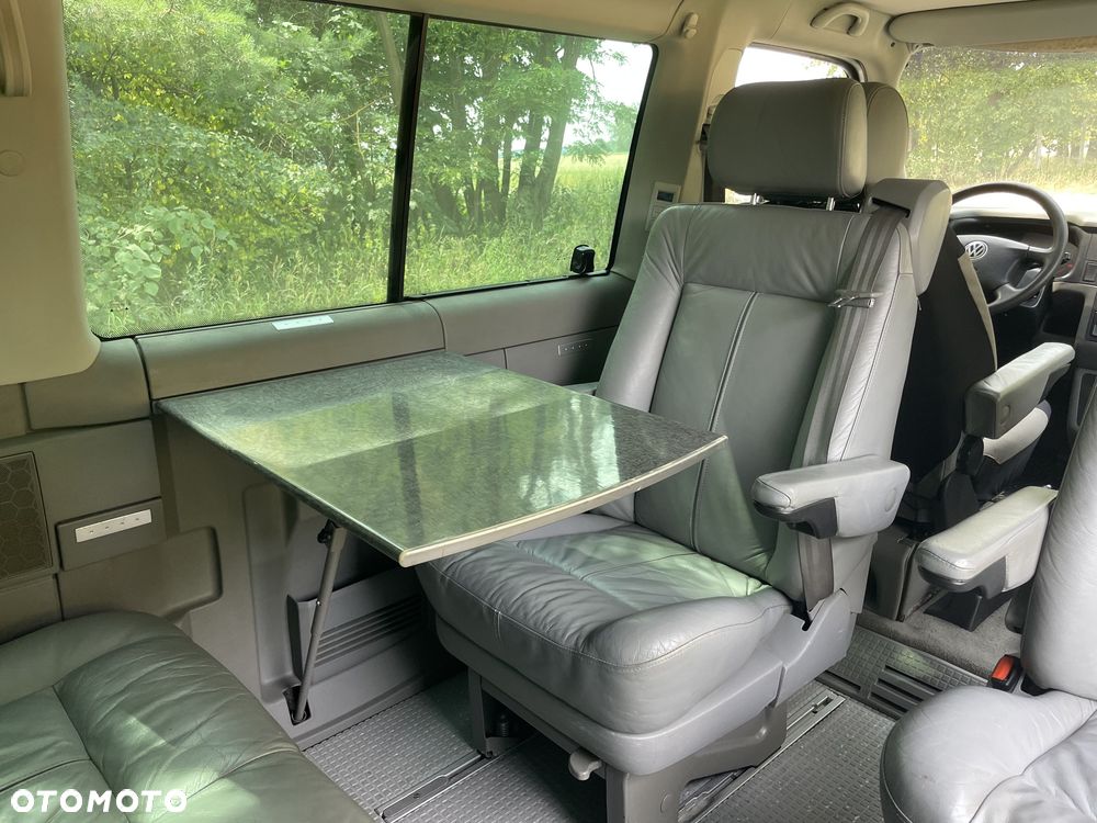 Volkswagen Multivan - 23