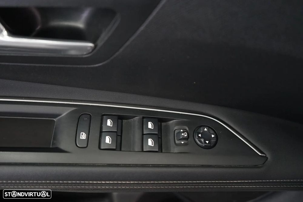 Peugeot 3008 1.2 PureTech Allure Pack EAT8 - 17