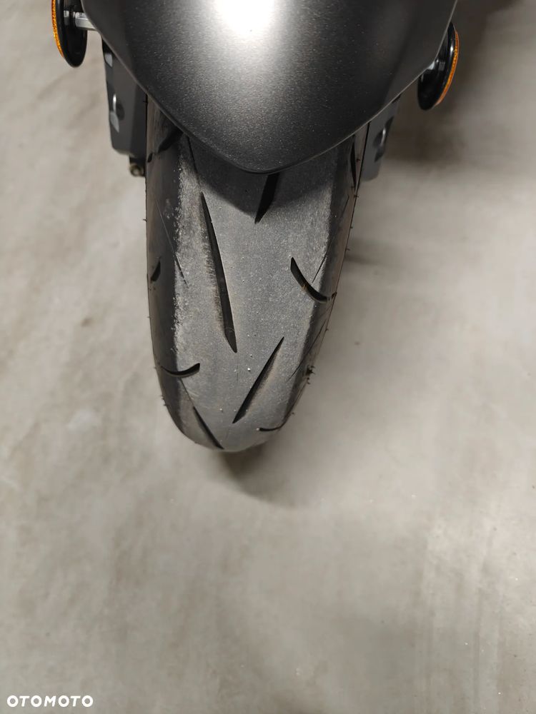 Suzuki GSX 1000 - 13