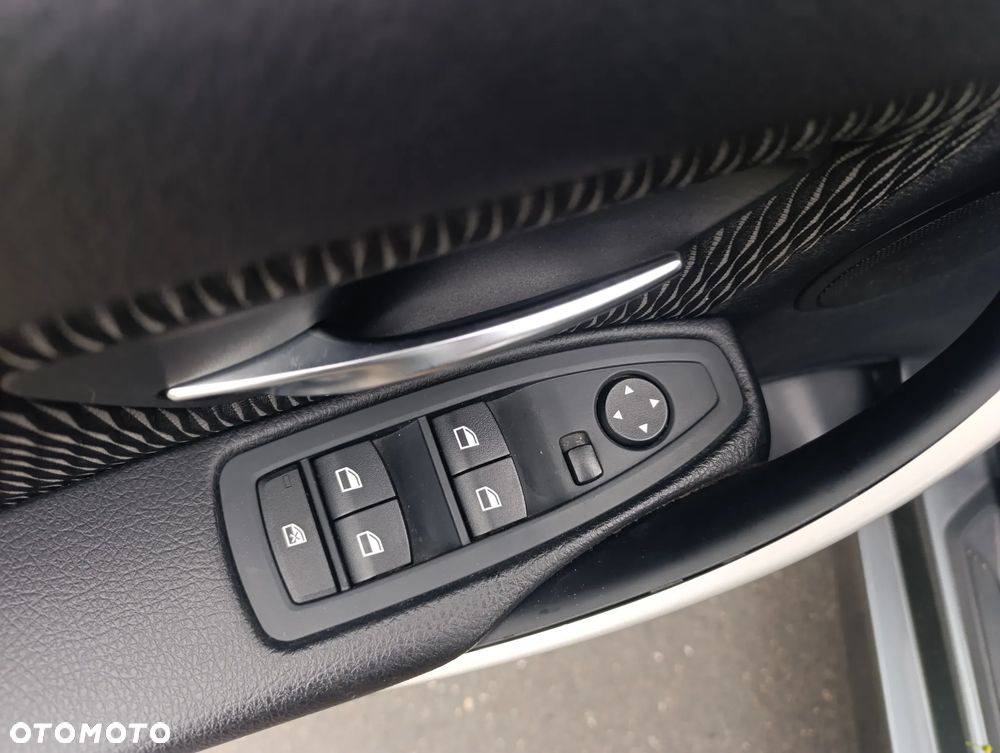 BMW Seria 3 318d DPF Edition Sport - 24