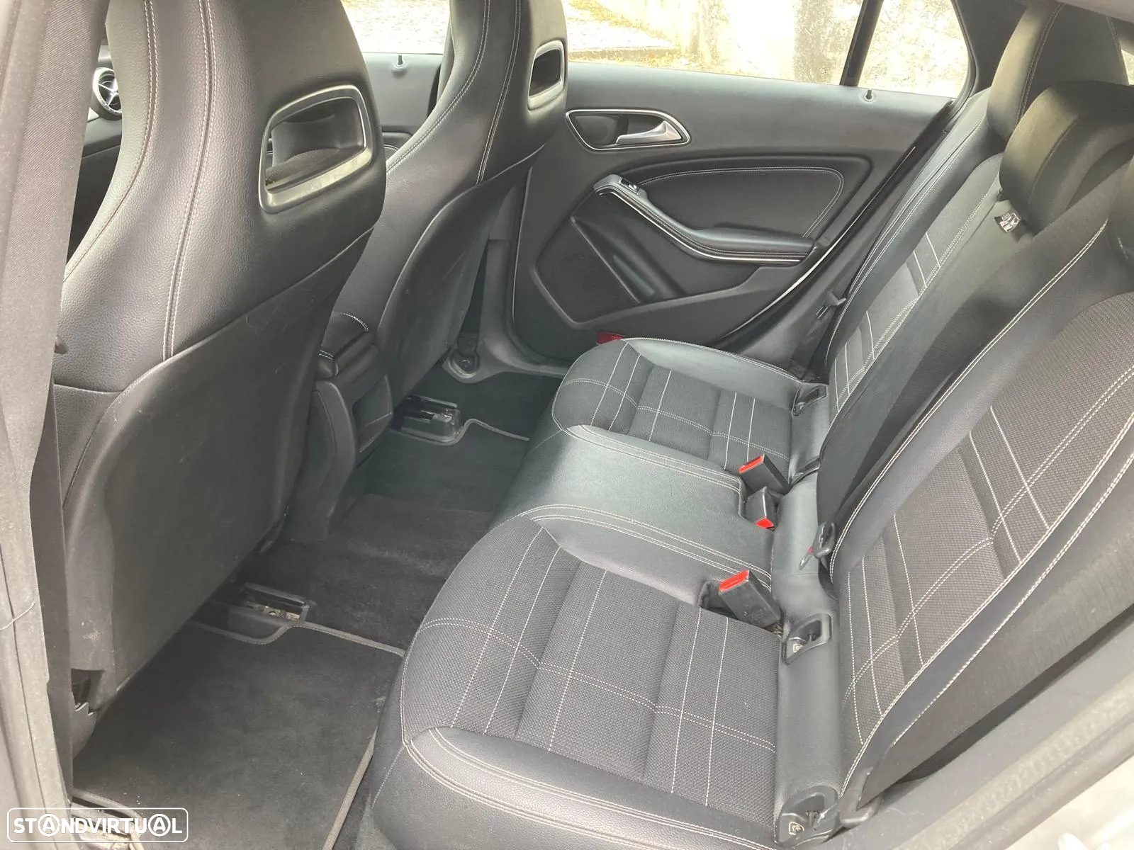 Mercedes-Benz CLA 200 d Shooting Brake - 11
