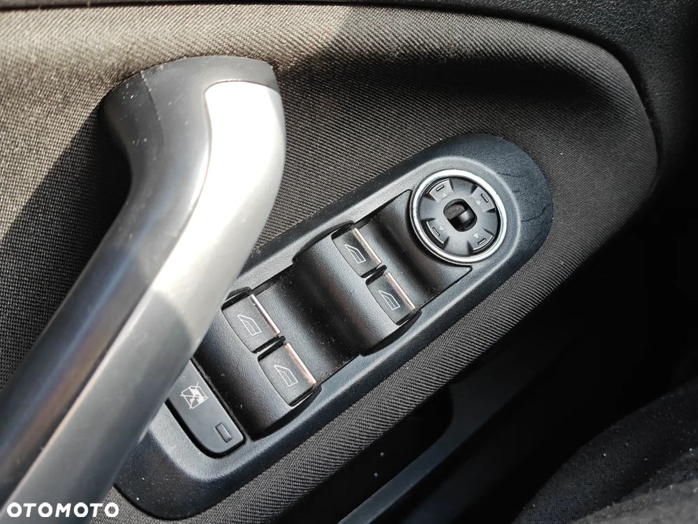 Ford Mondeo 2.0 Ghia X - 21