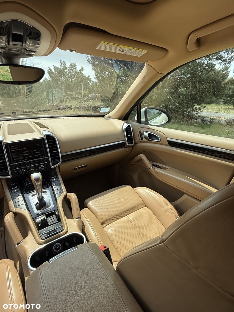 Porsche Cayenne - 23