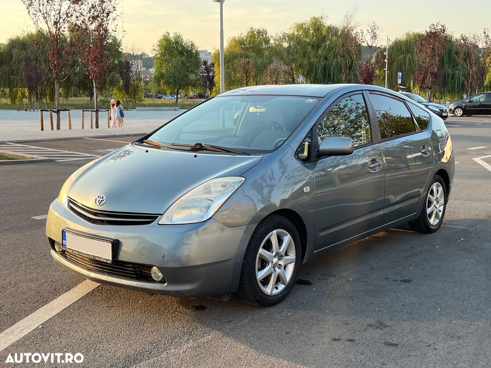 Toyota Prius (Hybrid) - 2