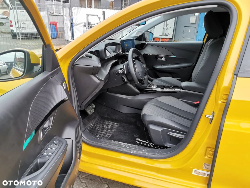 Peugeot 208 PureTech 100 EAT8 Allure - 24