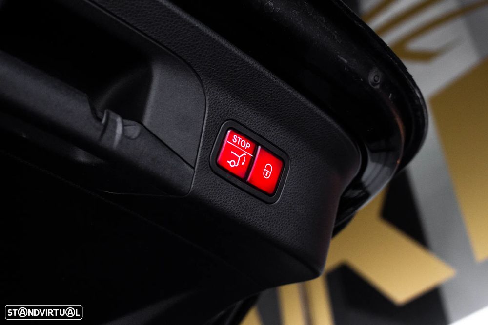 Mercedes-Benz GLC 300 e 4Matic 9G-TRONIC AMG Line - 31